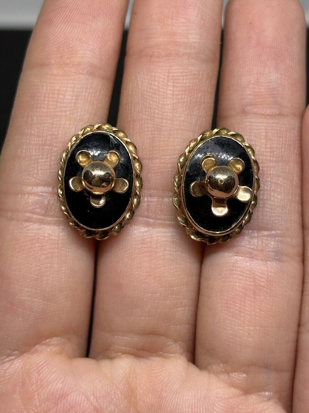 Vintage 1/20 12k Gold Filled Van Dell Oval Onyx Flower Screw On Black Earrings